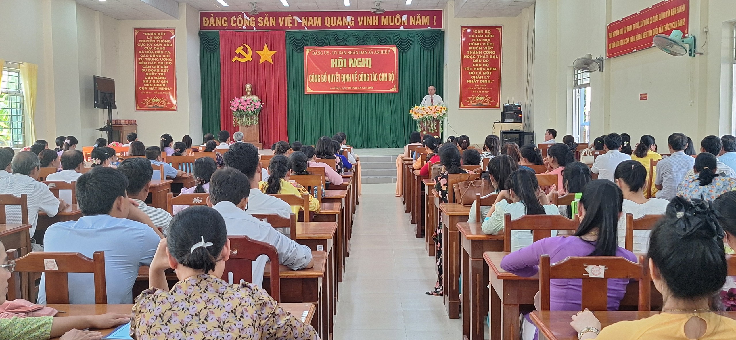  An Hiệp công bố các quyết định về công tác cán bộ