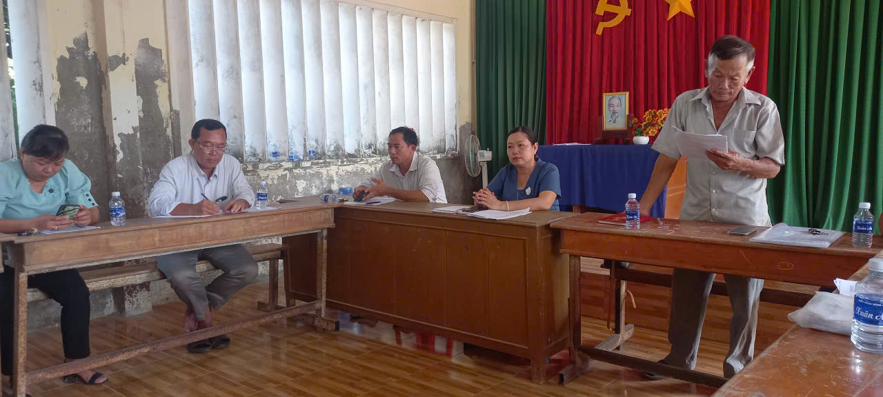 Hội đồng nhân dân xã An Hiệp:
khảo sát tình hình thực hiện công tác bảo vệ môi trường tại ấp Giồng Nhựt

