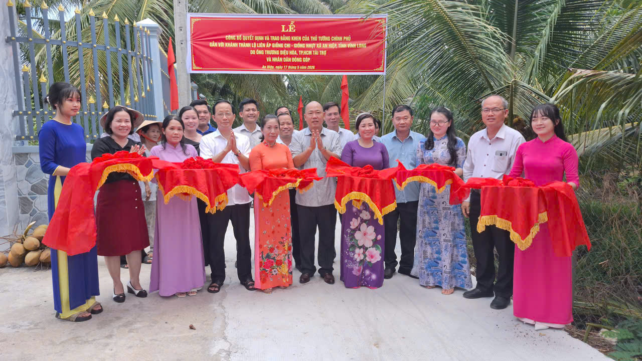 LỄ CÔNG BỐ QUYẾT ĐỊNH VÀ TRAO BẰNG KHEN CỦA THỦ TƯỚNG CHÍNH PHỦ GẮN VỚI KHÁNH THÀNH LỘ LIÊN ẤP GIỒNG CHI – GIỒNG NHỰT