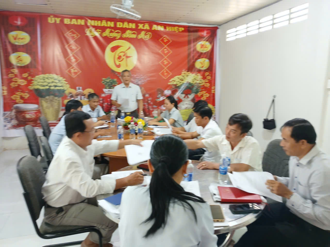 BAN KINH TẾ - NGÂN SÁCH XÃ AN HIỆP  GIÁM SÁT CÔNG TÁC MUA SẮM PHỤC VỤ HÀNH CHÍNH CÔNG TẠI VĂN PHÒNG HĐND-UBND XÃ 