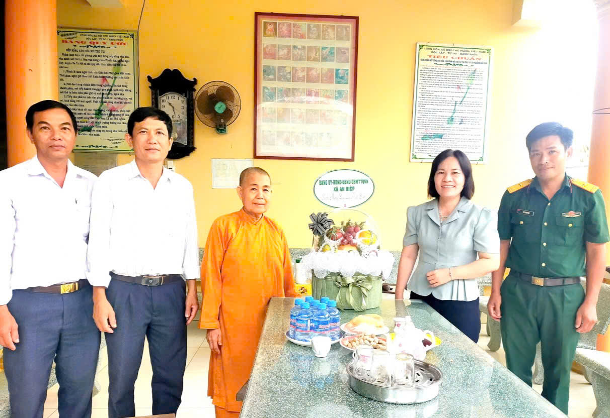 Lãnh đạo Đảng, chính quyền và Ủy ban MTTQ Việt Nam xã An Hiệp
 thăm, chúc mừng Chùa Phước An và Chùa Vạn Linh
nhân dịp Đại lễ Phật đản Vesak năm 2026

